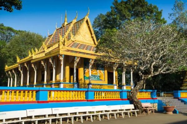 Visit ancient Khmer pagodas